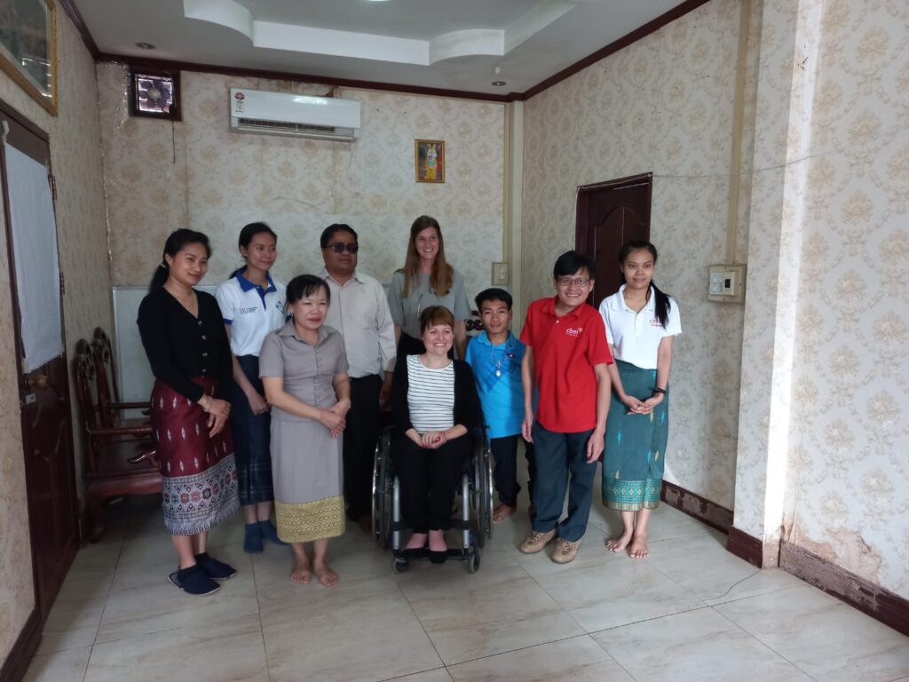 Ein Gruppenfoto mit DSC, CBM Laos und der CBM Schweiz.
